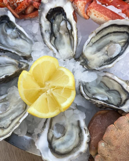Des huitres Pierrot avec citron.