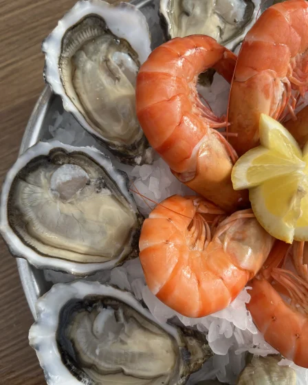 Un plateau de fruits de mer Pierrot Coquillages.