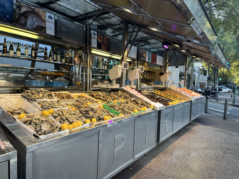 L'épicerie fine Pierrot Coquillages à Marseille.