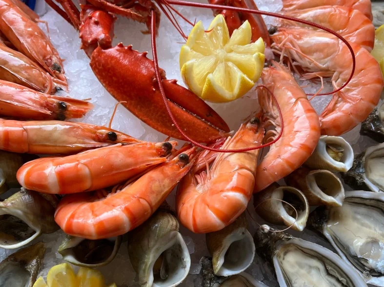 Un plateau de fruits de mer Pierrot Coquillages.